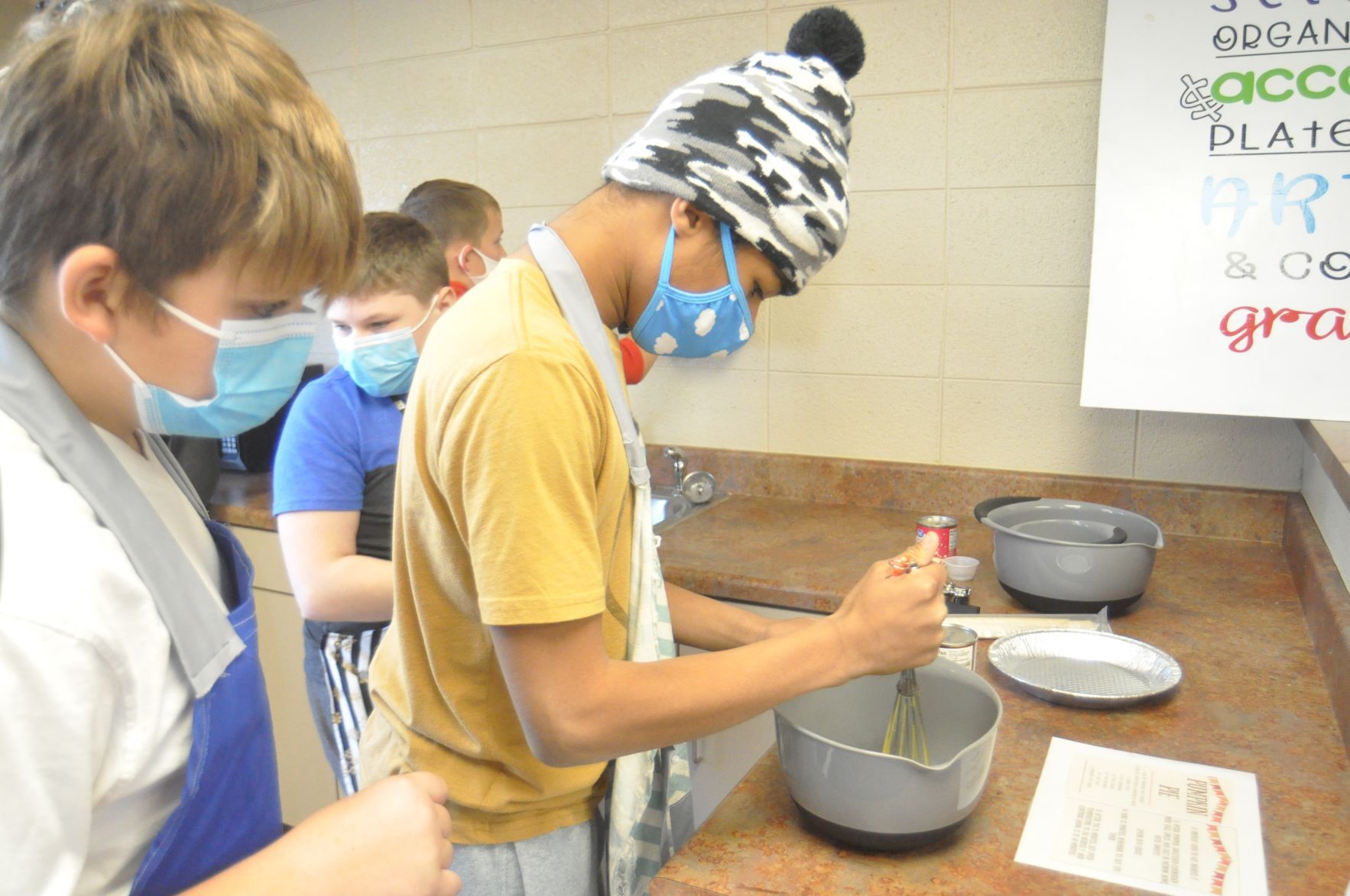 Logan Middle Schoolers make pies for community Thanksgiving dinner